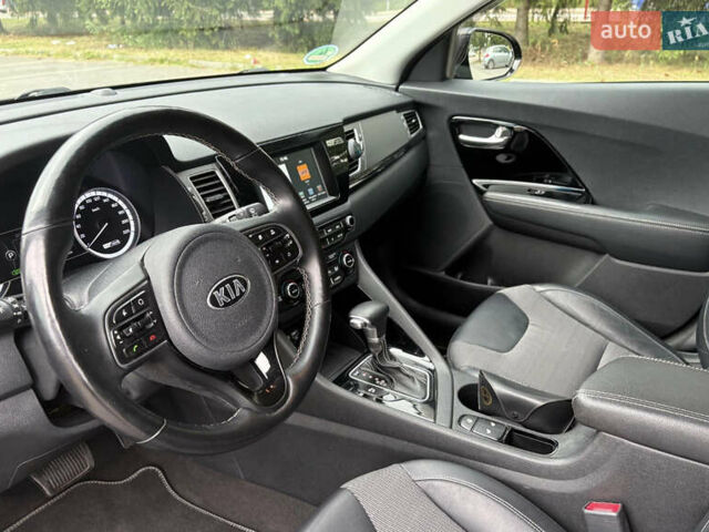 Чорний Кіа Niro, об'ємом двигуна 1.58 л та пробігом 158 тис. км за 14000 $, фото 5 на Automoto.ua