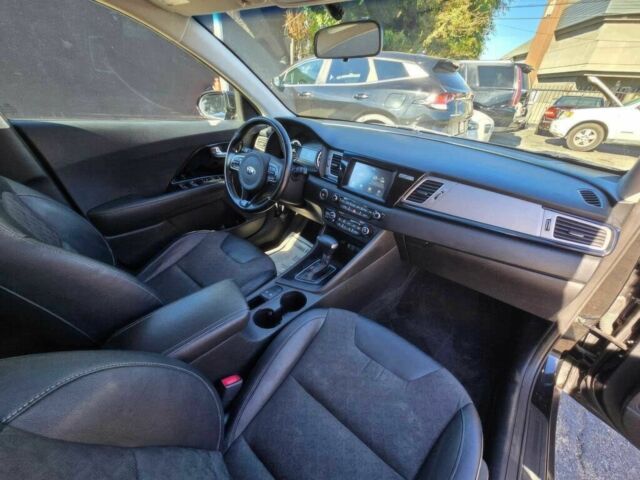 Черный Киа Niro, объемом двигателя 1.6 л и пробегом 70 тыс. км за 16500 $, фото 6 на Automoto.ua