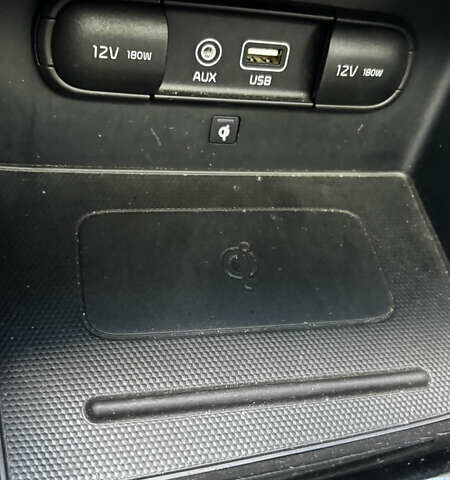 Черный Киа Niro, объемом двигателя 1.58 л и пробегом 103 тыс. км за 16000 $, фото 19 на Automoto.ua