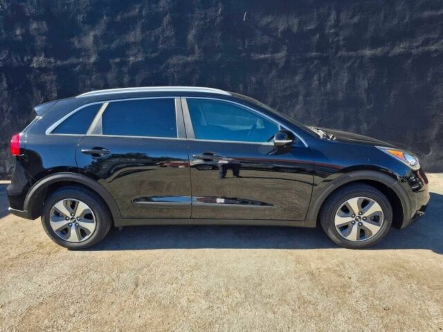 Черный Киа Niro, объемом двигателя 1.6 л и пробегом 70 тыс. км за 16500 $, фото 4 на Automoto.ua