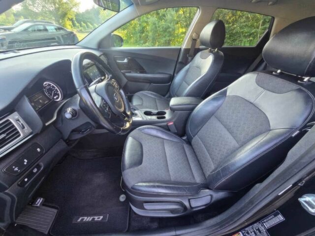 Черный Киа Niro, объемом двигателя 1.6 л и пробегом 67 тыс. км за 9600 $, фото 5 на Automoto.ua