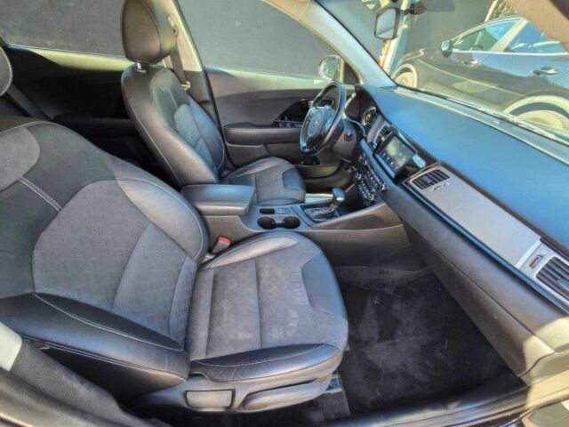 Черный Киа Niro, объемом двигателя 1.6 л и пробегом 70 тыс. км за 16500 $, фото 5 на Automoto.ua