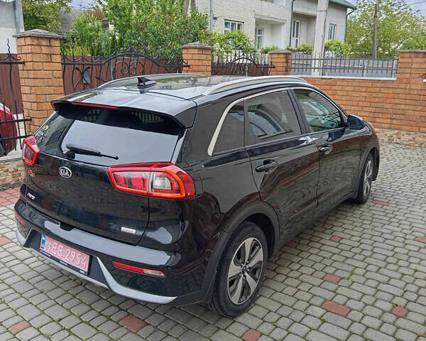 Черный Киа Niro, объемом двигателя 1.6 л и пробегом 210 тыс. км за 13800 $, фото 2 на Automoto.ua