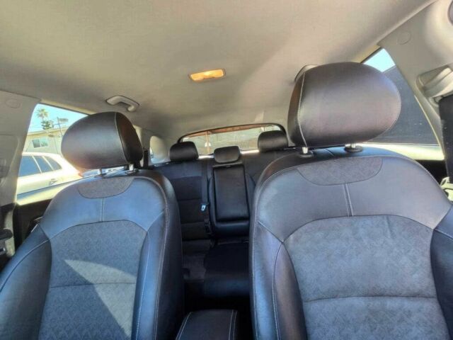 Черный Киа Niro, объемом двигателя 1.6 л и пробегом 70 тыс. км за 16500 $, фото 9 на Automoto.ua