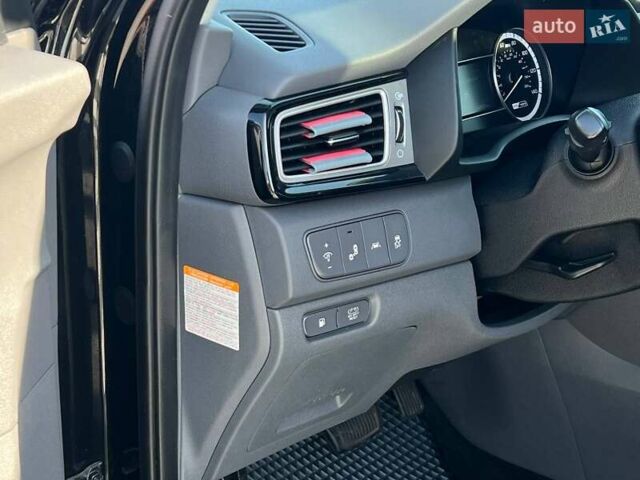 Кіа Niro 2017 у Одесі на Automoto.ua Чорний Кіа Niro, об'ємом двигуна 1.58 л та пробігом 88 тис. км за 16699 $, фото 9 на Automoto.ua