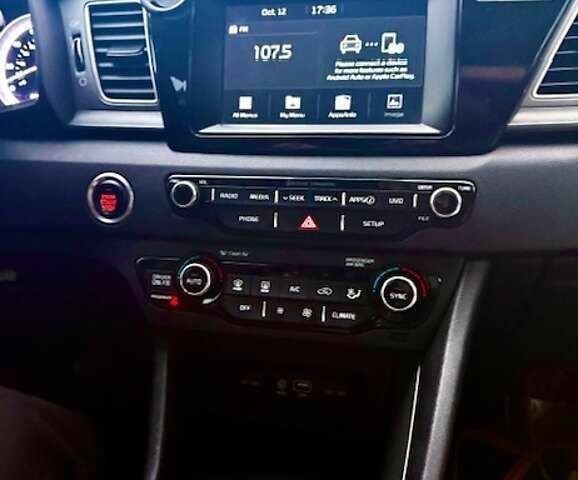 Чорний Кіа Niro, об'ємом двигуна 1.58 л та пробігом 177 тис. км за 13990 $, фото 12 на Automoto.ua