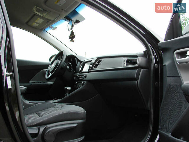Черный Киа Niro, объемом двигателя 1.6 л и пробегом 136 тыс. км за 16500 $, фото 19 на Automoto.ua