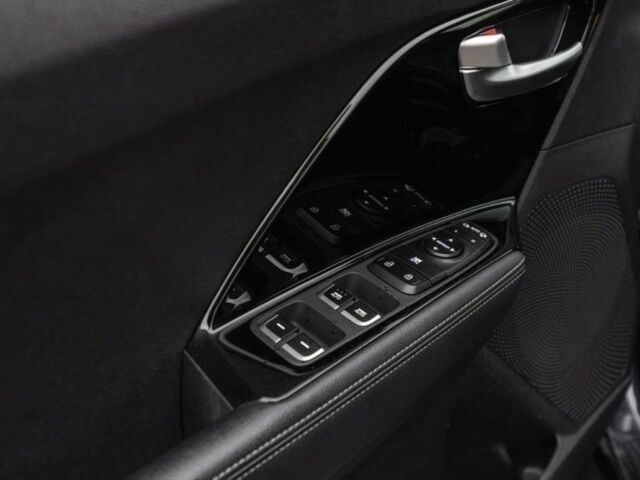 Черный Киа Niro, объемом двигателя 0 л и пробегом 89 тыс. км за 11500 $, фото 19 на Automoto.ua