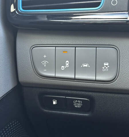 Черный Киа Niro, объемом двигателя 1.58 л и пробегом 103 тыс. км за 16000 $, фото 15 на Automoto.ua