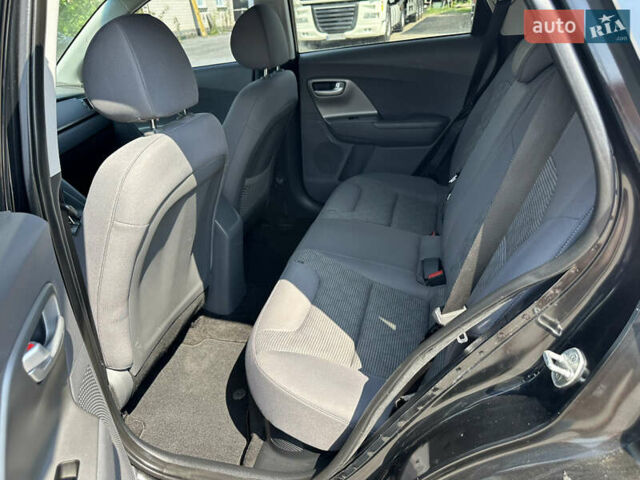 Чорний Кіа Niro, об'ємом двигуна 1.58 л та пробігом 206 тис. км за 15800 $, фото 8 на Automoto.ua