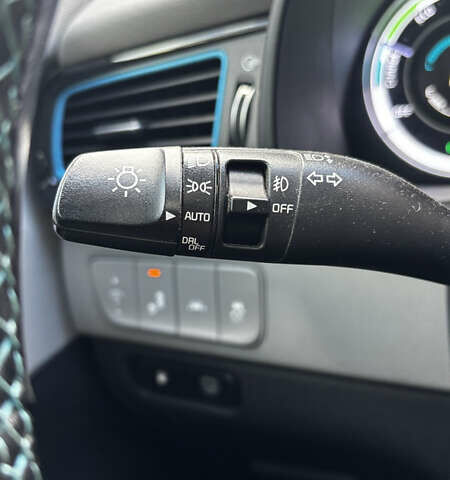 Черный Киа Niro, объемом двигателя 1.58 л и пробегом 103 тыс. км за 16000 $, фото 12 на Automoto.ua