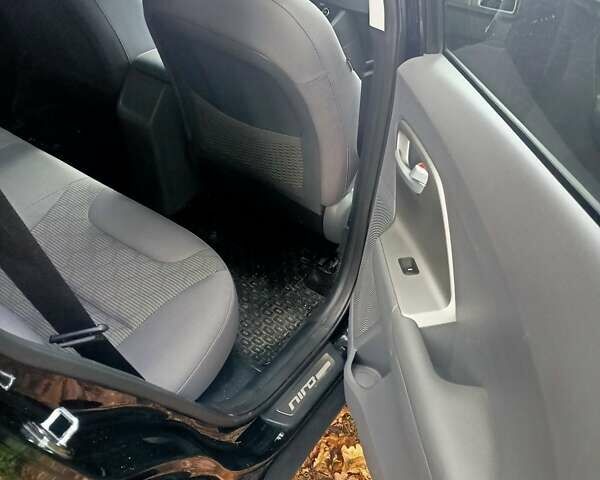 Чорний Кіа Niro, об'ємом двигуна 1.58 л та пробігом 146 тис. км за 15600 $, фото 21 на Automoto.ua