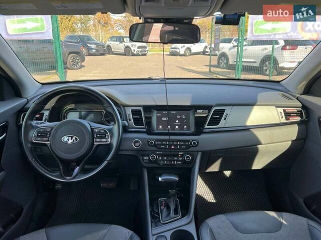 Кіа Niro 2017 у Одесі на Automoto.ua Чорний Кіа Niro, об'ємом двигуна 1.58 л та пробігом 88 тис. км за 16699 $, фото 12 на Automoto.ua