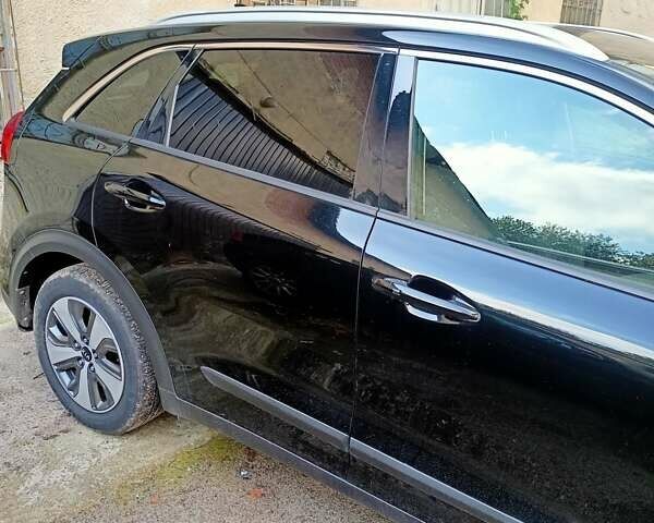 Чорний Кіа Niro, об'ємом двигуна 1.58 л та пробігом 146 тис. км за 15600 $, фото 5 на Automoto.ua
