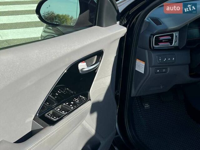Кіа Niro 2017 у Одесі на Automoto.ua Чорний Кіа Niro, об'ємом двигуна 1.58 л та пробігом 88 тис. км за 16699 $, фото 8 на Automoto.ua