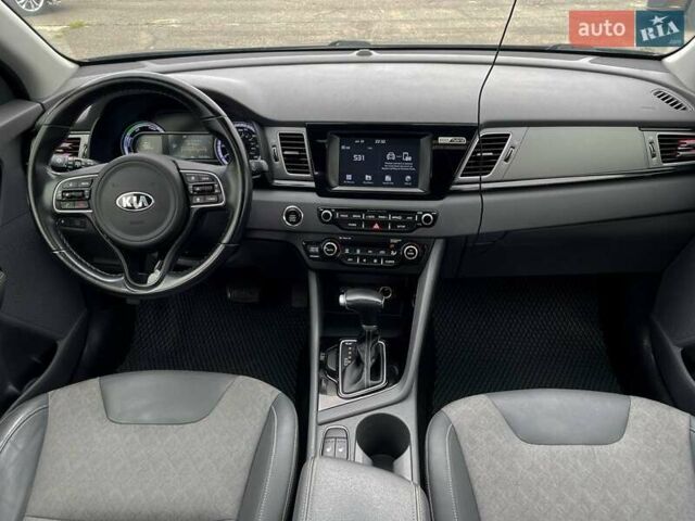 Черный Киа Niro, объемом двигателя 1.58 л и пробегом 87 тыс. км за 16999 $, фото 13 на Automoto.ua