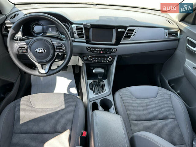 Чорний Кіа Niro, об'ємом двигуна 1.58 л та пробігом 206 тис. км за 15800 $, фото 9 на Automoto.ua