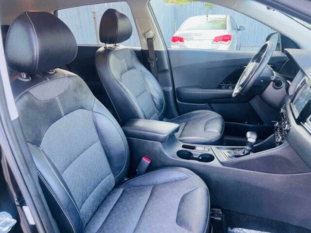 Черный Киа Niro, объемом двигателя 1.6 л и пробегом 62 тыс. км за 3750 $, фото 6 на Automoto.ua