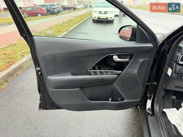 Черный Киа Niro, объемом двигателя 1.6 л и пробегом 98 тыс. км за 18999 $, фото 38 на Automoto.ua