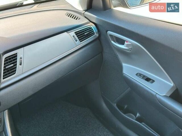 Черный Киа Niro, объемом двигателя 1.6 л и пробегом 65 тыс. км за 17440 $, фото 19 на Automoto.ua