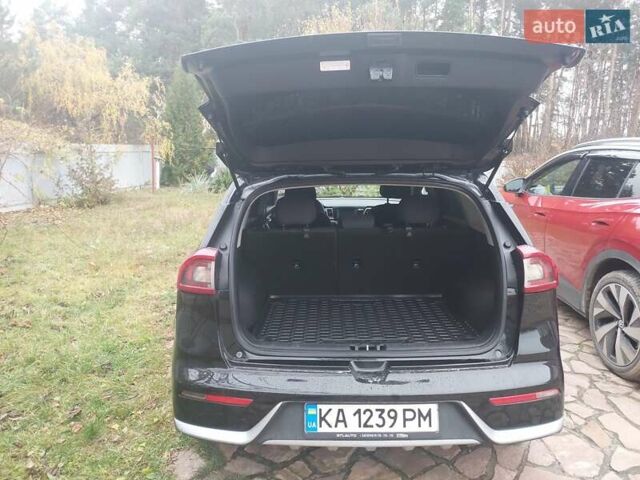 Чорний Кіа Niro, об'ємом двигуна 1.6 л та пробігом 177 тис. км за 15200 $, фото 5 на Automoto.ua