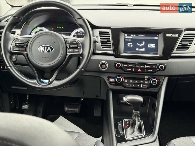 Черный Киа Niro, объемом двигателя 1.6 л и пробегом 98 тыс. км за 18999 $, фото 64 на Automoto.ua