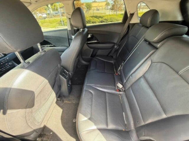 Чорний Кіа Niro, об'ємом двигуна 1.6 л та пробігом 35 тис. км за 16500 $, фото 10 на Automoto.ua