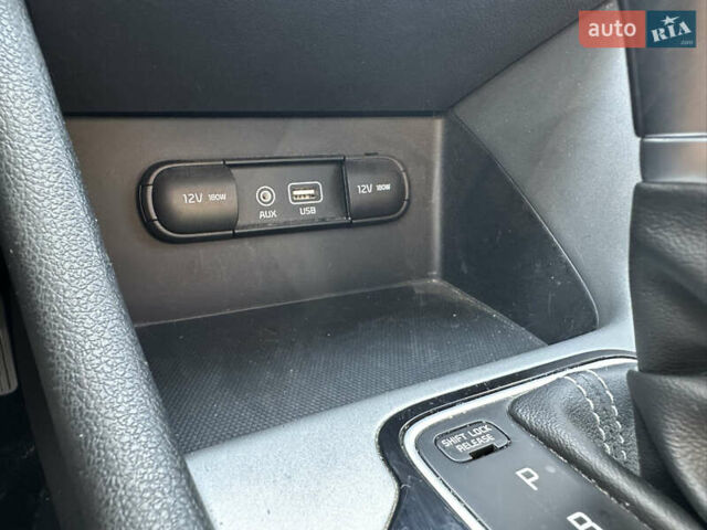 Черный Киа Niro, объемом двигателя 1.6 л и пробегом 202 тыс. км за 13499 $, фото 38 на Automoto.ua
