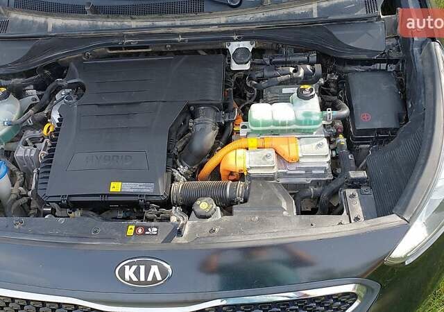 Чорний Кіа Niro, об'ємом двигуна 1.6 л та пробігом 177 тис. км за 15200 $, фото 4 на Automoto.ua