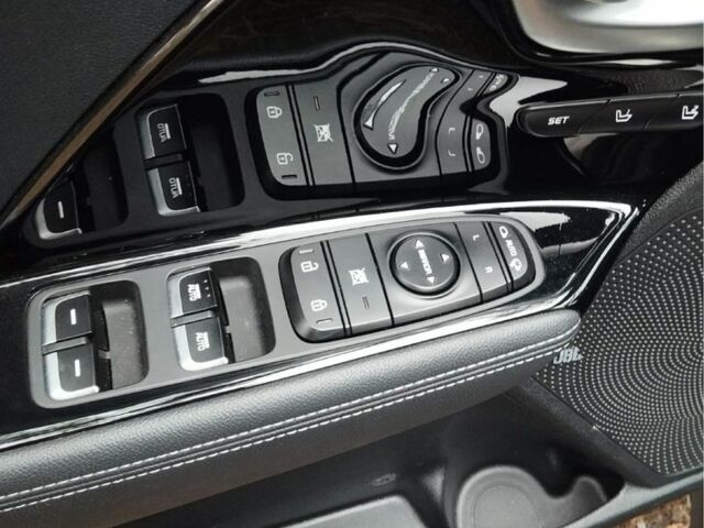 Черный Киа Niro, объемом двигателя 0 л и пробегом 105 тыс. км за 16950 $, фото 6 на Automoto.ua