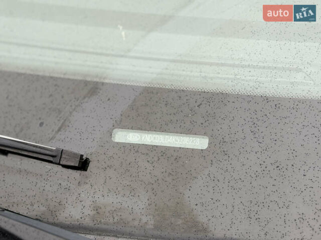 Черный Киа Niro, объемом двигателя 1.6 л и пробегом 98 тыс. км за 18999 $, фото 6 на Automoto.ua