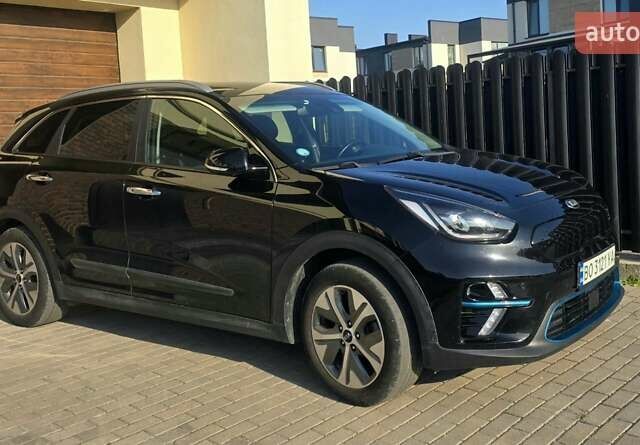 Черный Киа Niro, объемом двигателя 0 л и пробегом 138 тыс. км за 17900 $, фото 2 на Automoto.ua