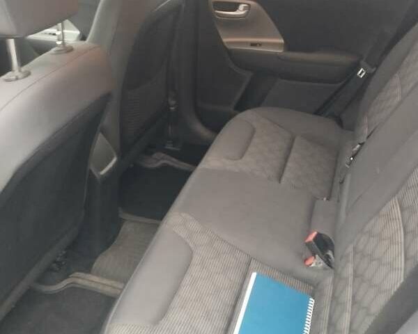 Чорний Кіа Niro, об'ємом двигуна 1.58 л та пробігом 89 тис. км за 14600 $, фото 3 на Automoto.ua