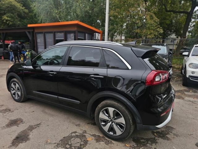 Чорний Кіа Niro, об'ємом двигуна 1.6 л та пробігом 132 тис. км за 327 $, фото 1 на Automoto.ua