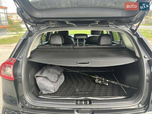 Черный Киа Niro, объемом двигателя 0 л и пробегом 209 тыс. км за 17200 $, фото 8 на Automoto.ua