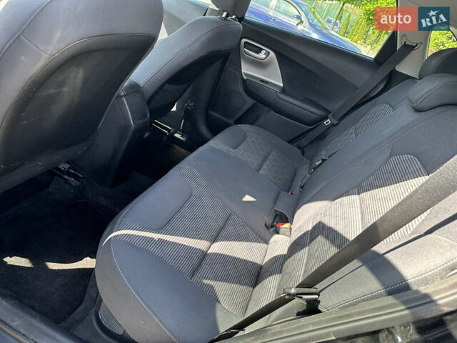 Черный Киа Niro, объемом двигателя 1.6 л и пробегом 202 тыс. км за 13499 $, фото 31 на Automoto.ua
