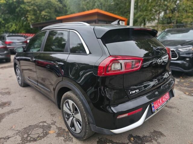 Чорний Кіа Niro, об'ємом двигуна 1.6 л та пробігом 135 тис. км за 327 $, фото 3 на Automoto.ua