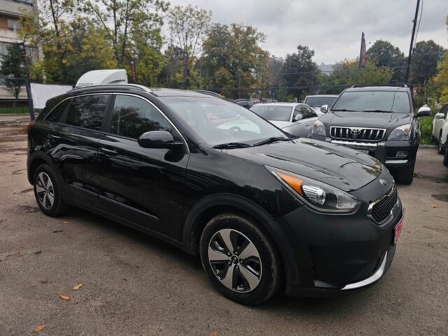 Чорний Кіа Niro, об'ємом двигуна 1.6 л та пробігом 132 тис. км за 327 $, фото 4 на Automoto.ua