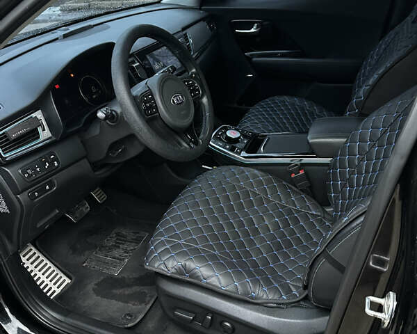 Чорний Кіа Niro, об'ємом двигуна 0 л та пробігом 190 тис. км за 16500 $, фото 6 на Automoto.ua