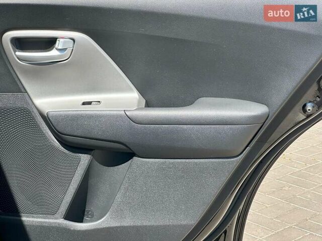 Черный Киа Niro, объемом двигателя 1.6 л и пробегом 65 тыс. км за 17440 $, фото 17 на Automoto.ua