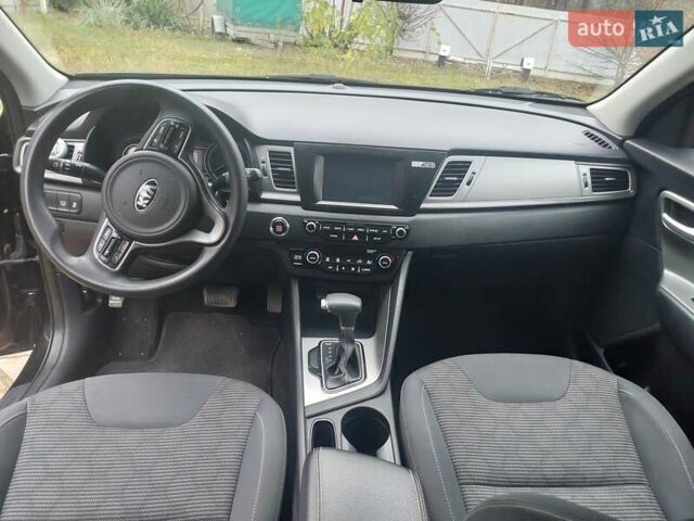 Чорний Кіа Niro, об'ємом двигуна 1.6 л та пробігом 177 тис. км за 15200 $, фото 7 на Automoto.ua