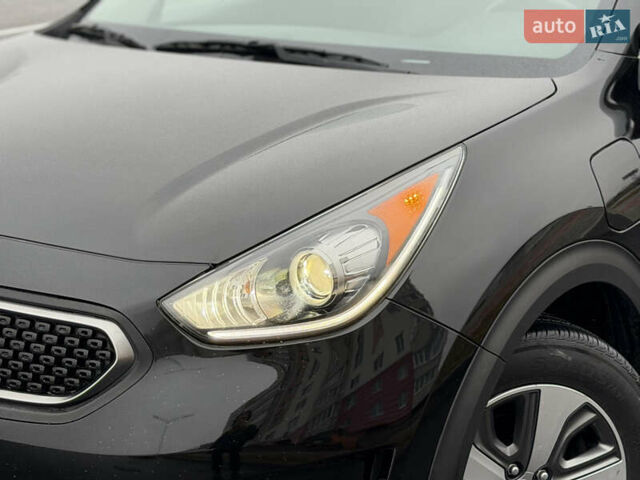 Черный Киа Niro, объемом двигателя 1.6 л и пробегом 98 тыс. км за 18999 $, фото 3 на Automoto.ua