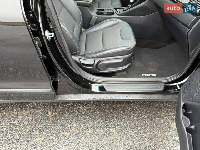 Черный Киа Niro, объемом двигателя 1.6 л и пробегом 98 тыс. км за 18999 $, фото 69 на Automoto.ua
