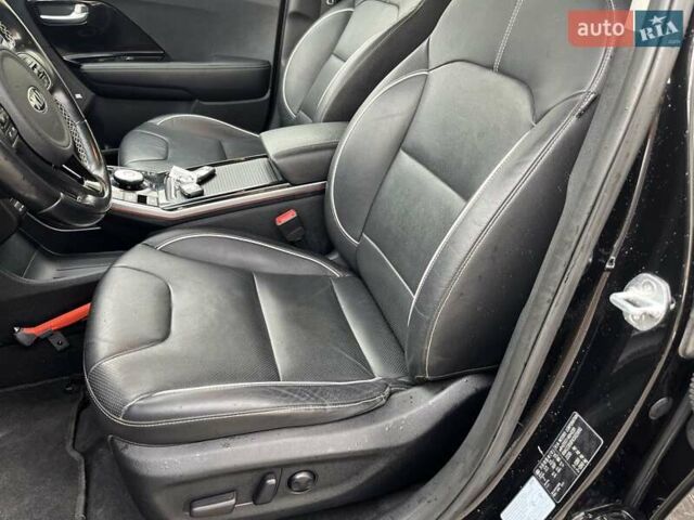 Черный Киа Niro, объемом двигателя 0 л и пробегом 112 тыс. км за 18700 $, фото 29 на Automoto.ua