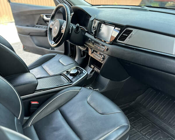 Черный Киа Niro, объемом двигателя 0 л и пробегом 94 тыс. км за 18600 $, фото 25 на Automoto.ua