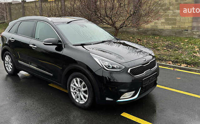 Чорний Кіа Niro, об'ємом двигуна 1.58 л та пробігом 125 тис. км за 13000 $, фото 8 на Automoto.ua