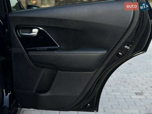 Чорний Кіа Niro, об'ємом двигуна 0 л та пробігом 93 тис. км за 18700 $, фото 48 на Automoto.ua