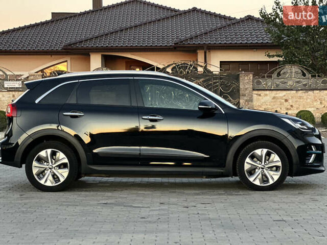 Чорний Кіа Niro, об'ємом двигуна 0 л та пробігом 93 тис. км за 18700 $, фото 15 на Automoto.ua