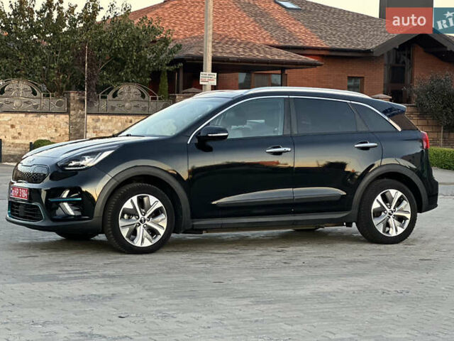 Чорний Кіа Niro, об'ємом двигуна 0 л та пробігом 93 тис. км за 18700 $, фото 6 на Automoto.ua