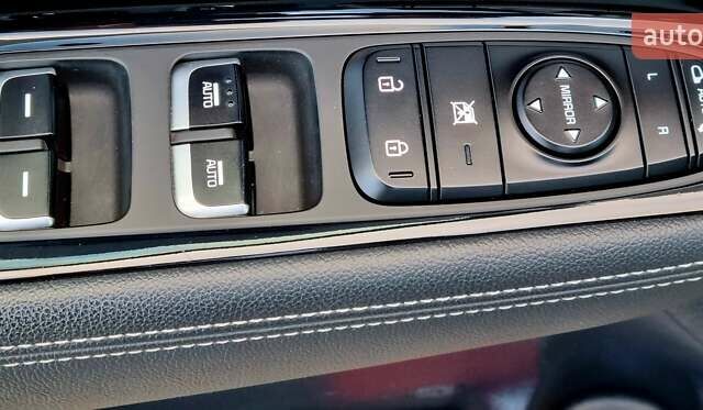 Черный Киа Niro, объемом двигателя 0 л и пробегом 89 тыс. км за 19899 $, фото 70 на Automoto.ua